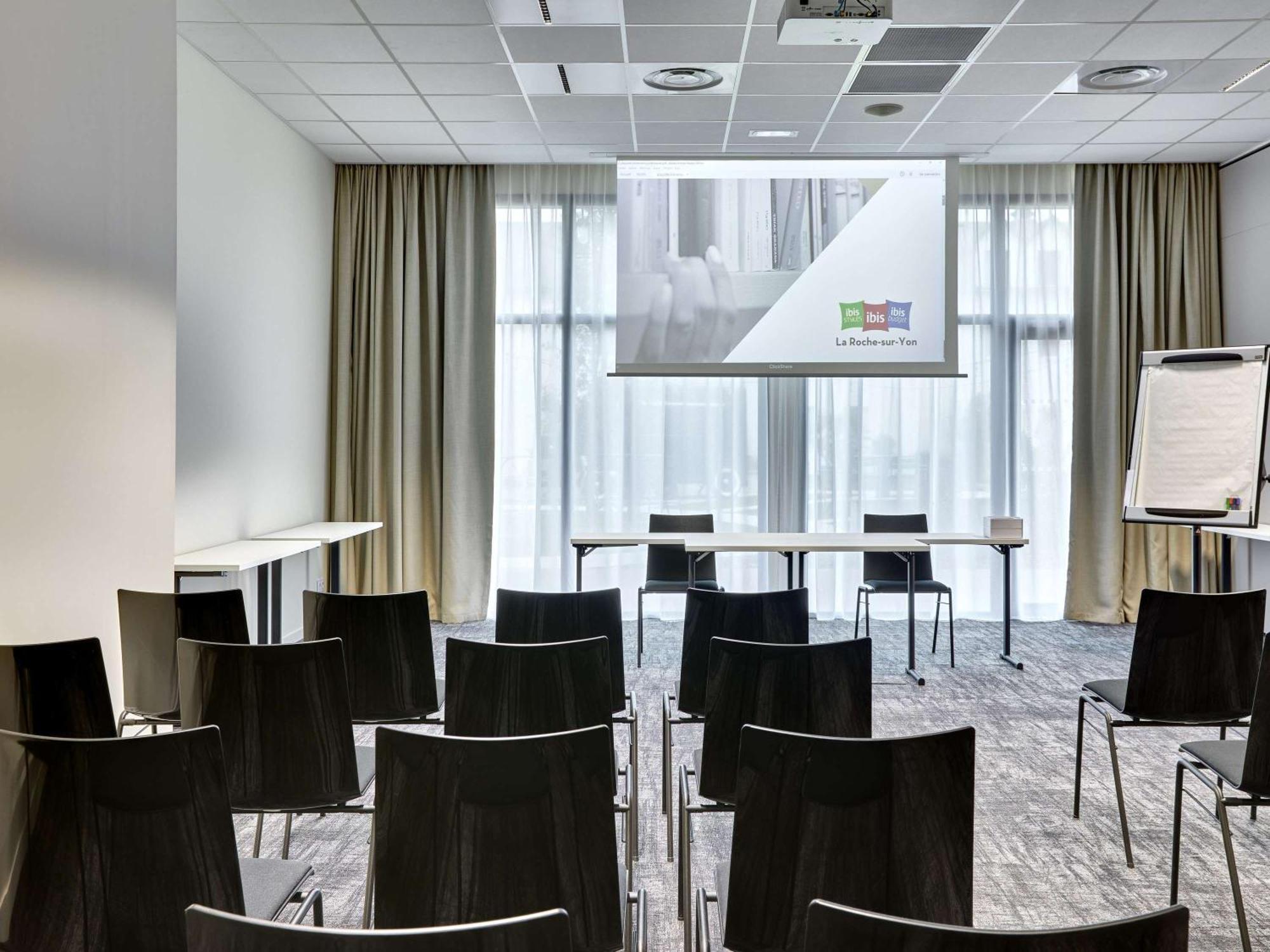 Ibis Styles La Roche-sur-yon Hotel 3*