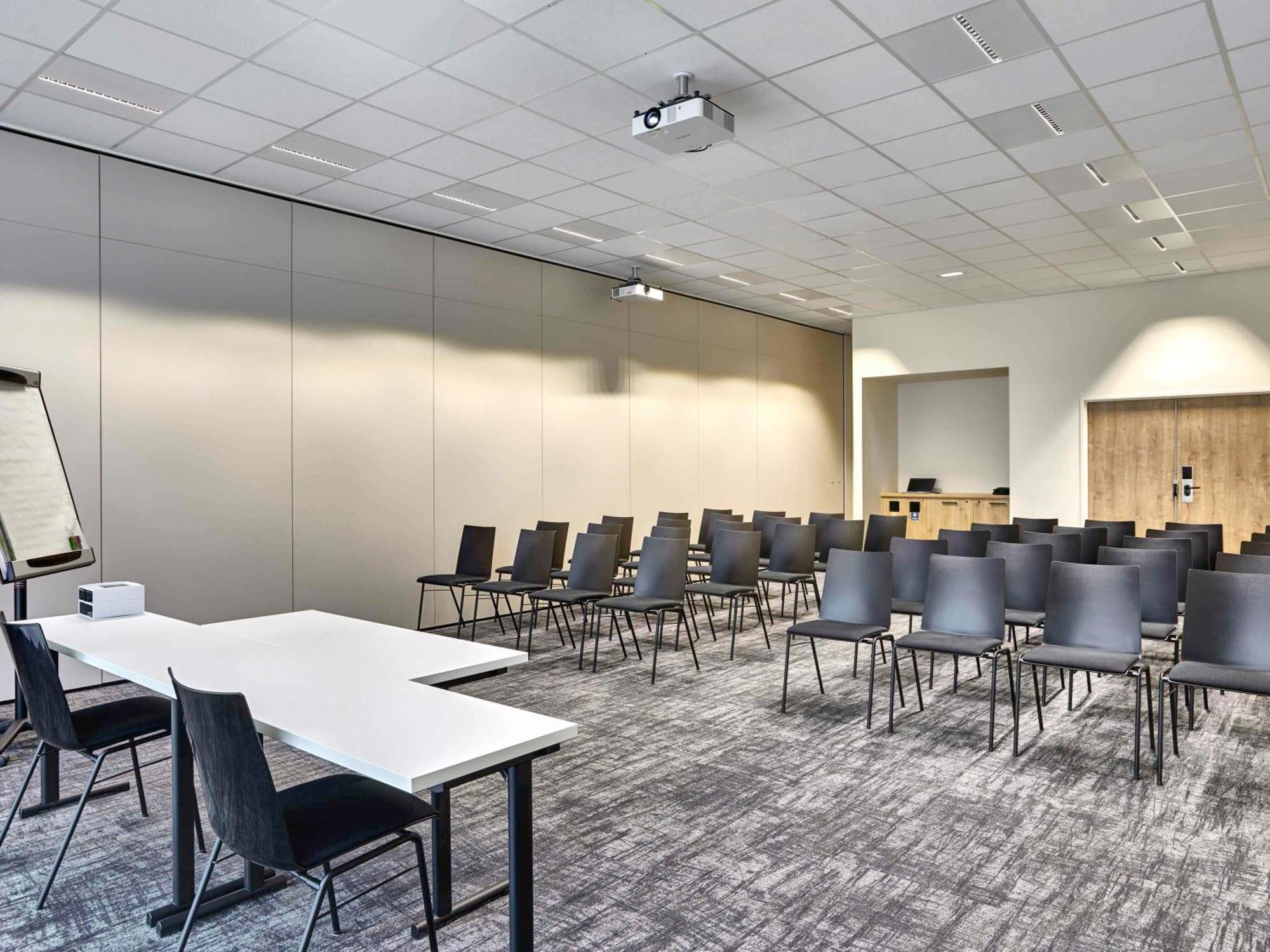 Ibis Styles La Roche-sur-yon Hotel 3*